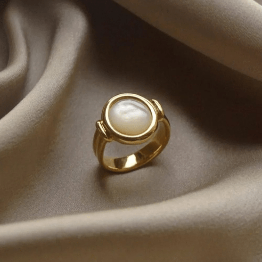 Elegant Pearl Ring - Velvet Haven