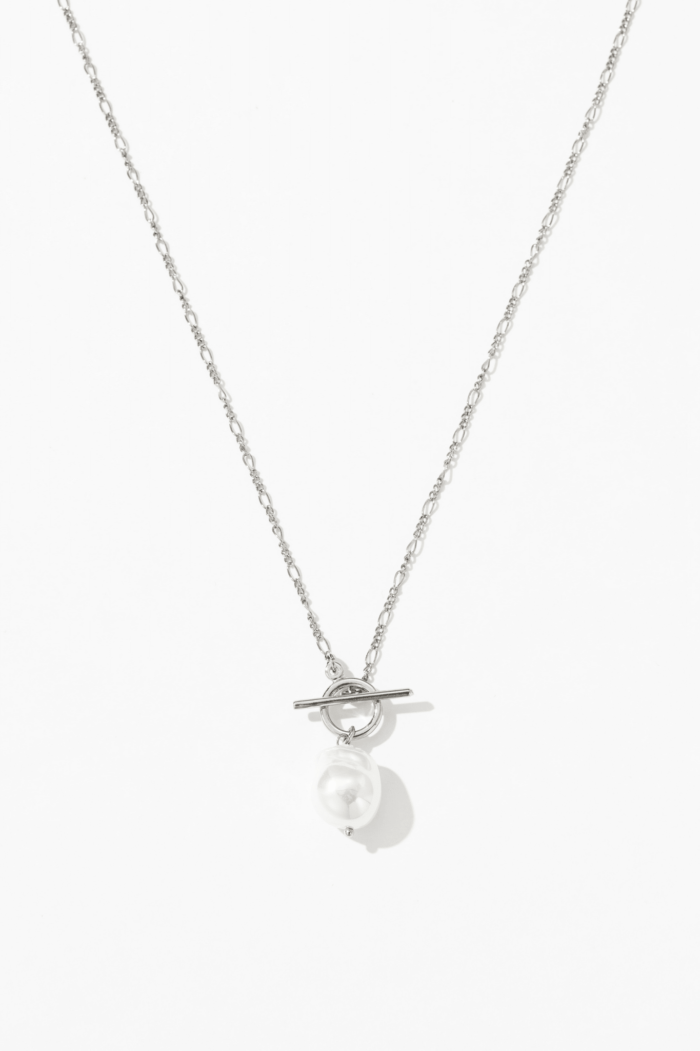 Elegant Golden Pearl Necklace - Velvet Haven
