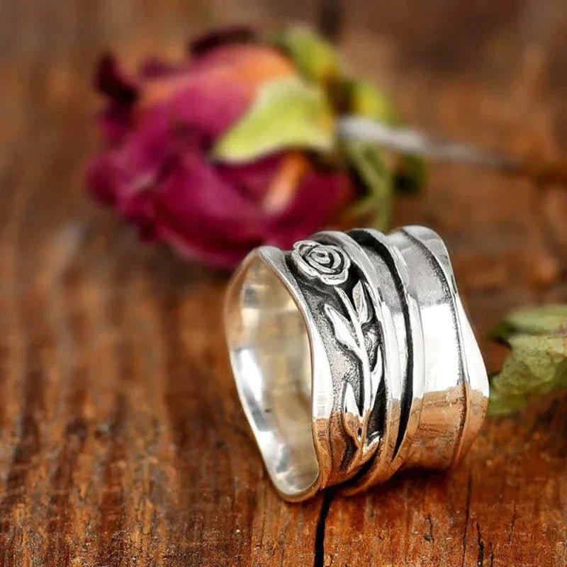 Vintage Silver Flower Ring - Velvet Haven