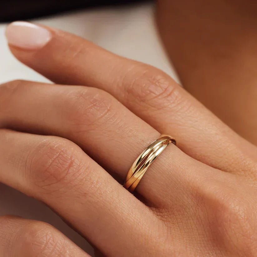 Golden Léna Trielle Ring - Velvet Haven