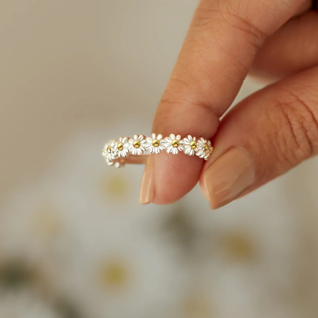 Luxurious Flower Ring - Velvet Haven