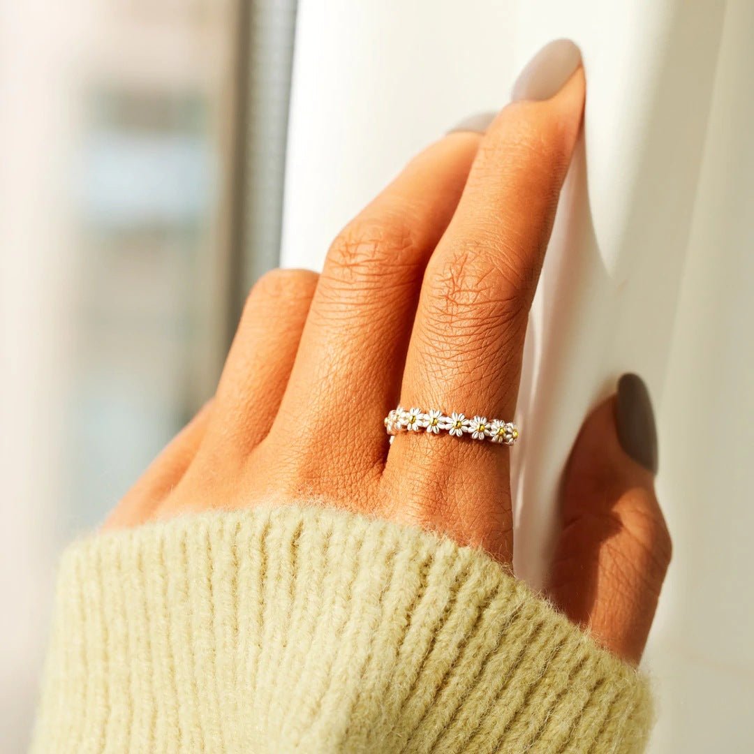 Luxurious Flower Ring - Velvet Haven