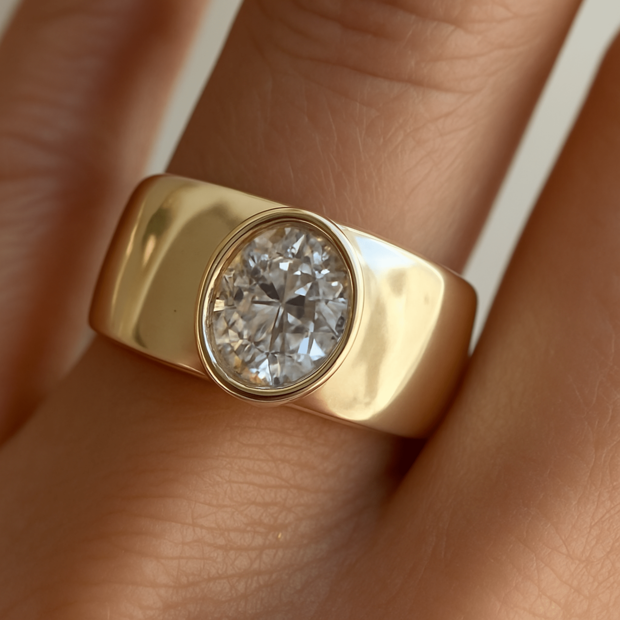 Timeless Gold Ring with Vintage Zirconia - Velvet Haven