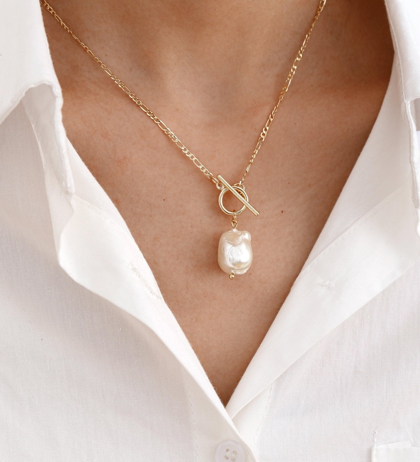Elegant Golden Pearl Necklace - Velvet Haven