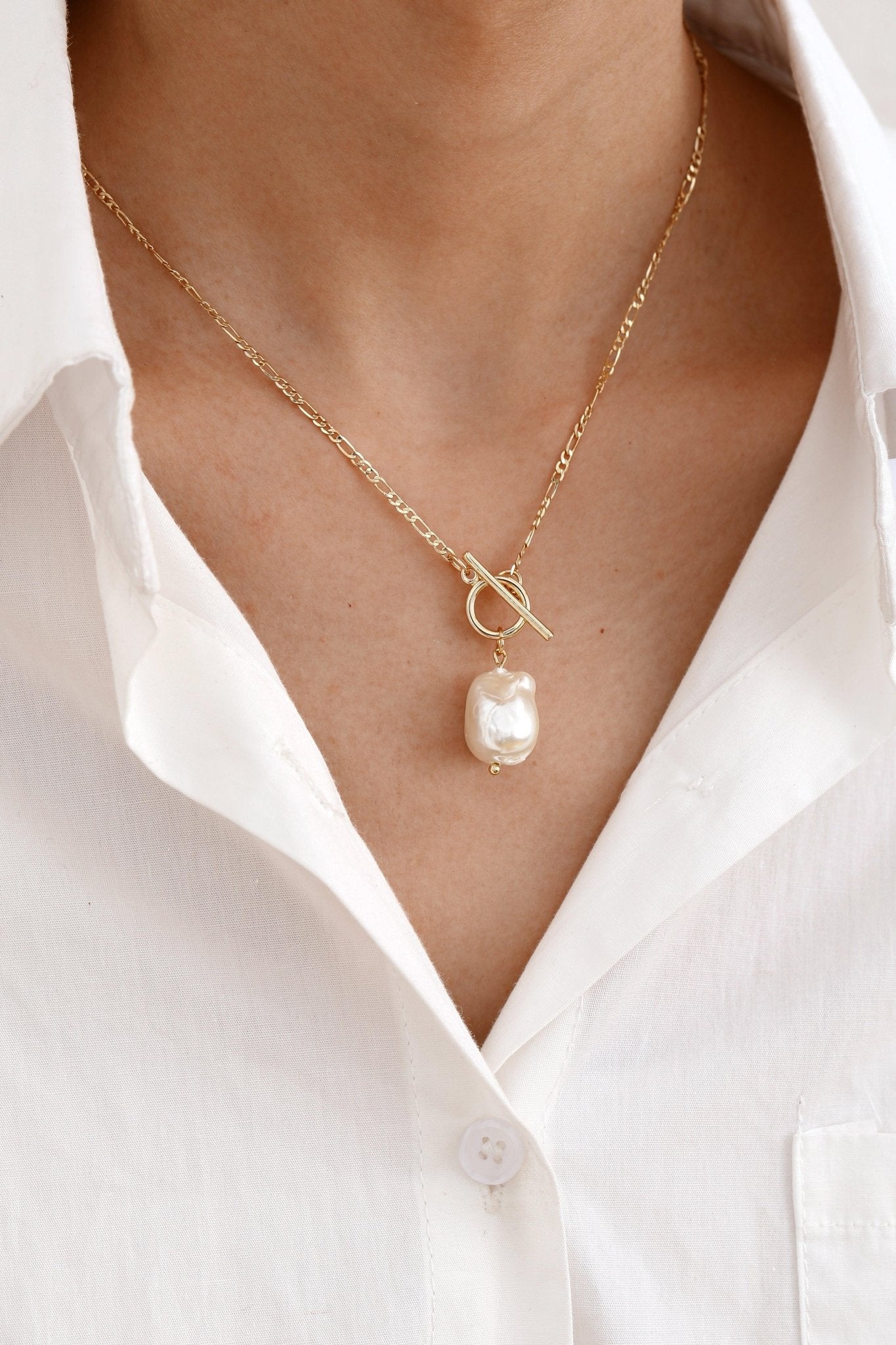 Elegant Golden Pearl Necklace - Velvet Haven