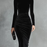 Lila | Elegant Velvet High-Neck Dress