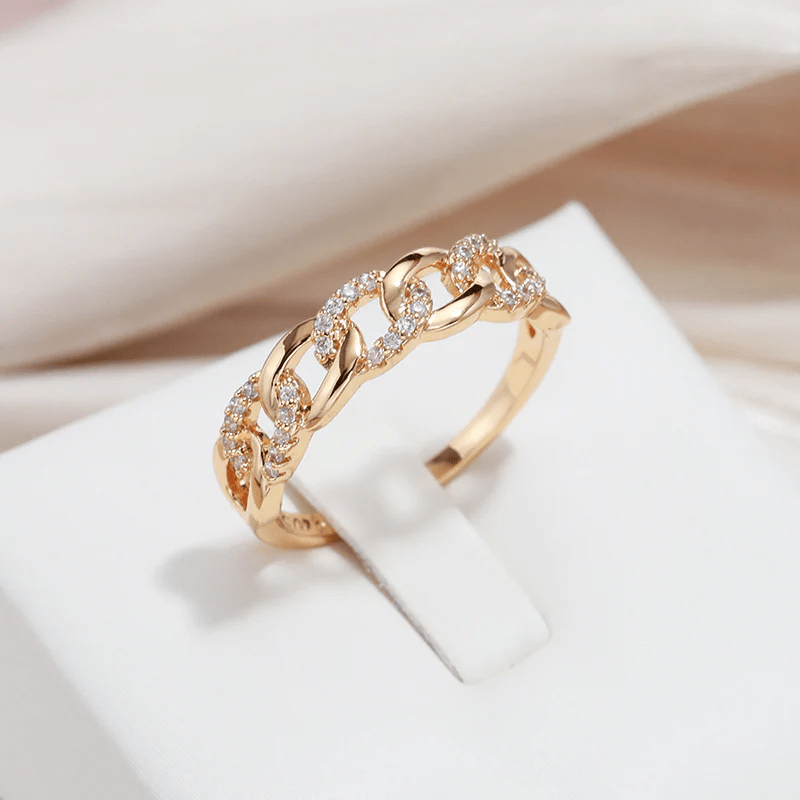 Chic Gold Link Ring - Velvet Haven
